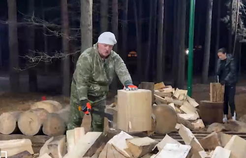 «Халтура!»: білоруси висміяли Лукашенка за неякісне рубання дров «Халтура!»: білоруси висміяли Лукашенка за неякісне рубання дров